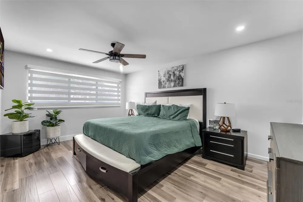 14932 SW 89TH ST Miami, FL 33196