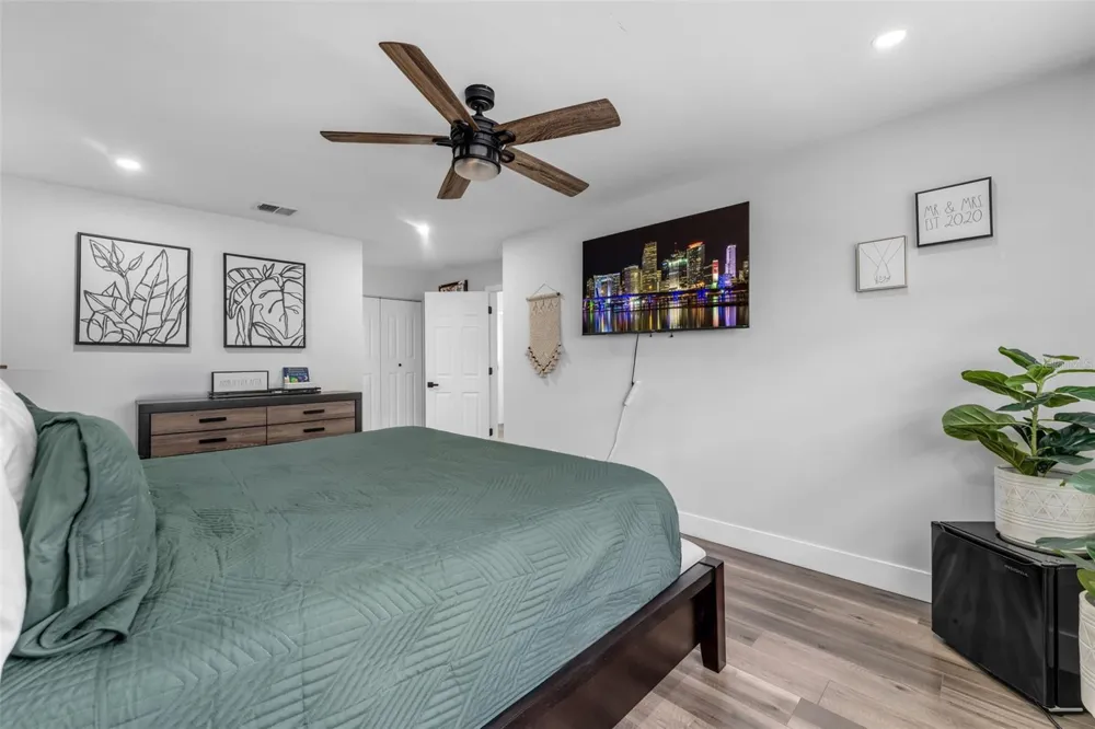 14932 SW 89TH ST Miami, FL 33196