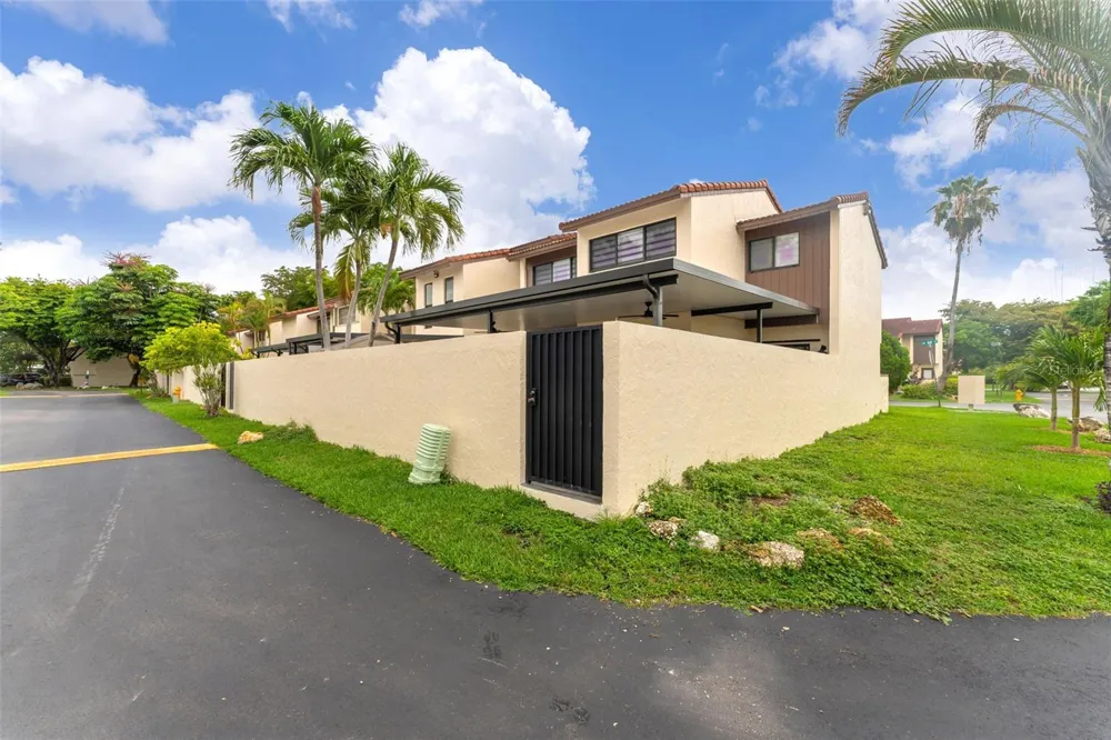 14932 SW 89TH ST Miami, FL 33196
