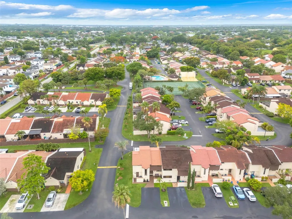 14932 SW 89TH ST Miami, FL 33196