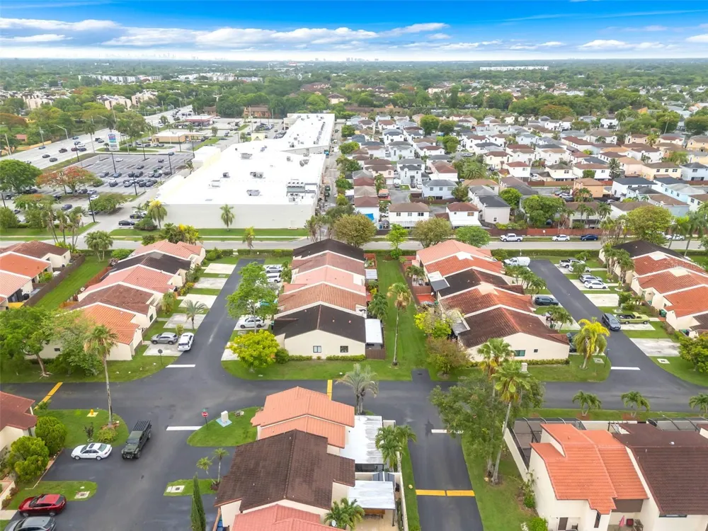 14932 SW 89TH ST Miami, FL 33196