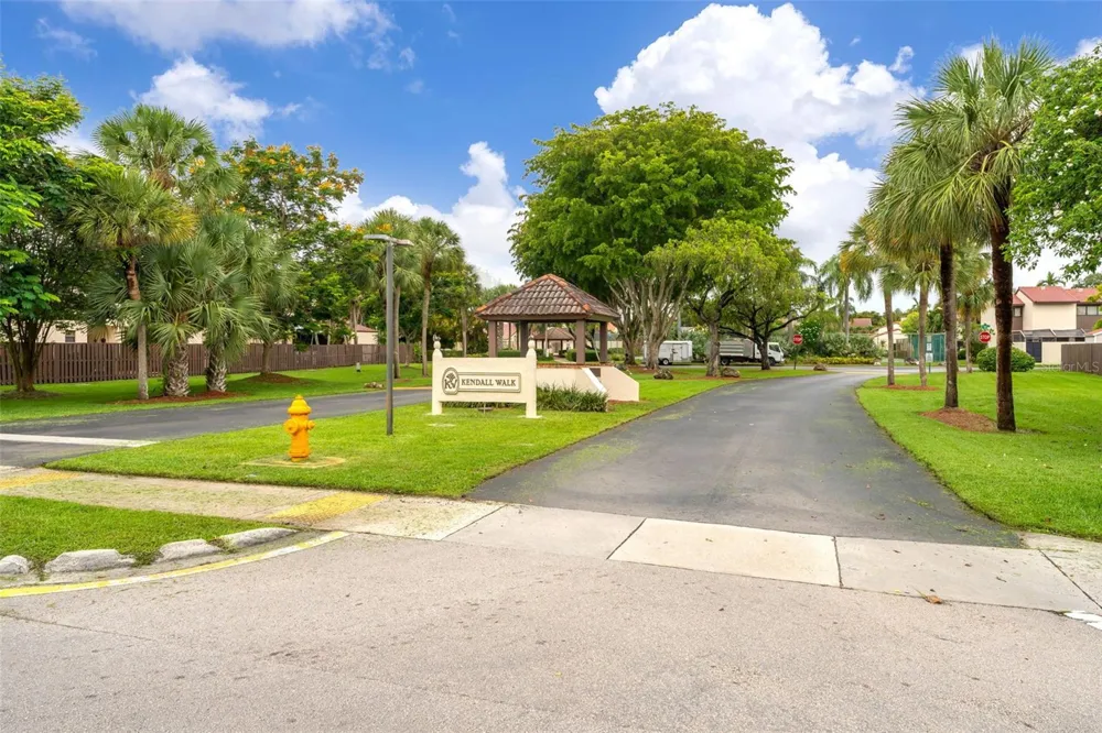 14932 SW 89TH ST Miami, FL 33196