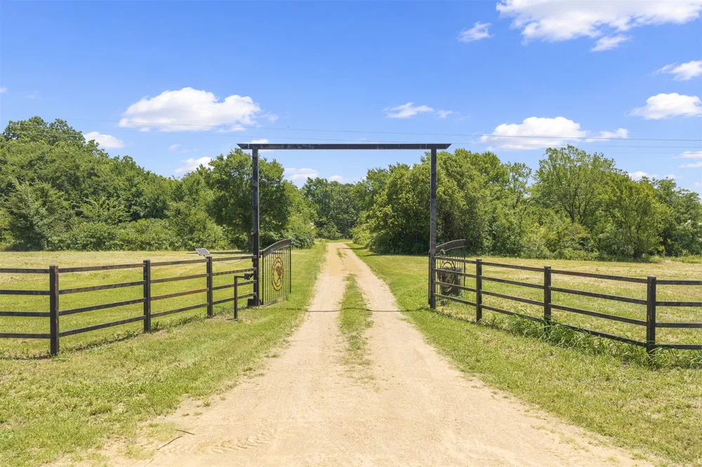 2474 S Log Cabin Tishomingo, OK 73460