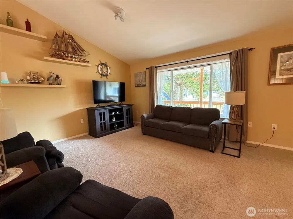 367 S Wynoochee Drive Ocean Shores, WA 98569