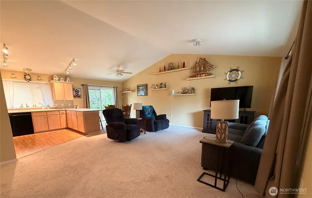 367 S Wynoochee Drive Ocean Shores, WA 98569