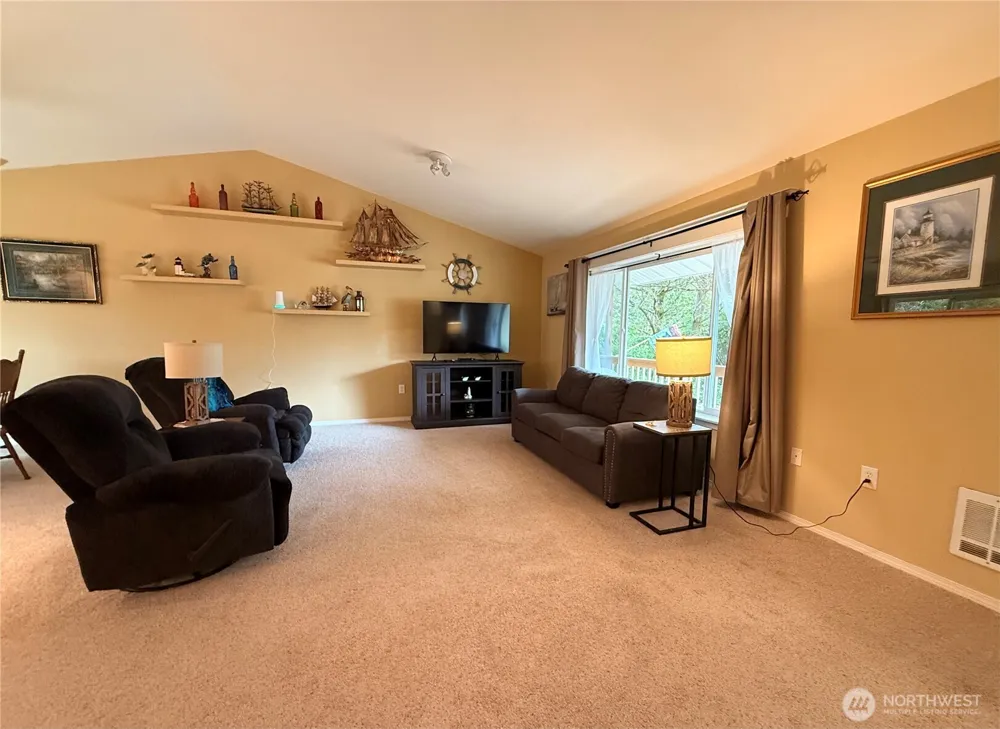 367 S Wynoochee Drive Ocean Shores, WA 98569
