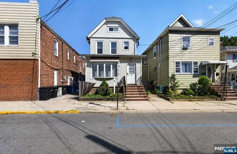 6 Lincoln Place