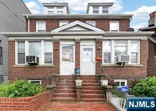 6104 Monitor Place
