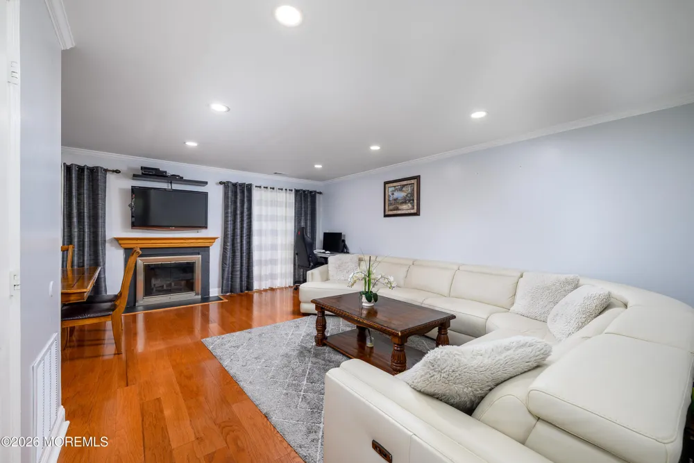 136 Woodmere Drive #406 Parlin, NJ 08859