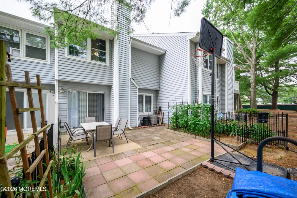 136 Woodmere Drive #406 Parlin, NJ 08859
