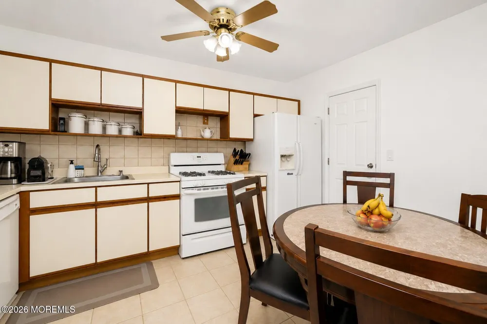 136 Woodmere Drive #406 Parlin, NJ 08859