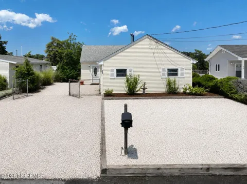 28 Lake Saint Clair Drive