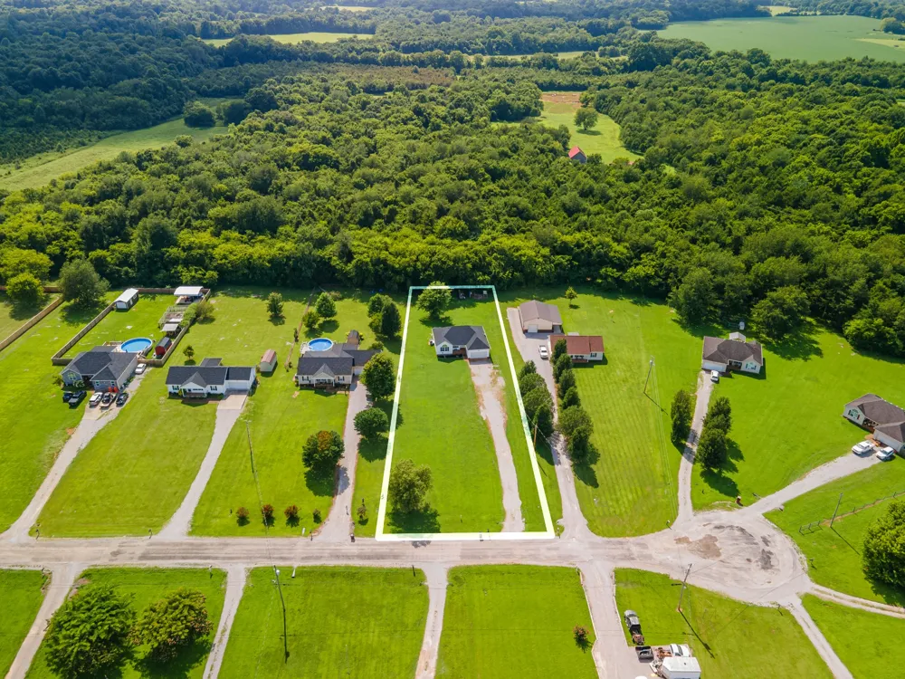 2673 Forest Run Dr Lewisburg, TN 37091