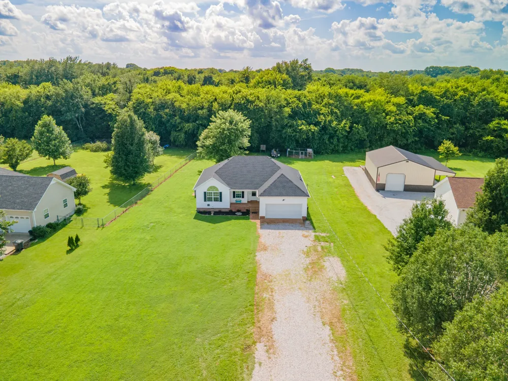 2673 Forest Run Dr Lewisburg, TN 37091