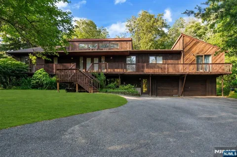 3 Bluefield Court