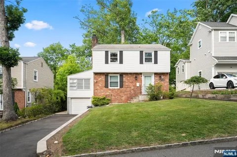 26 W Lawn Road