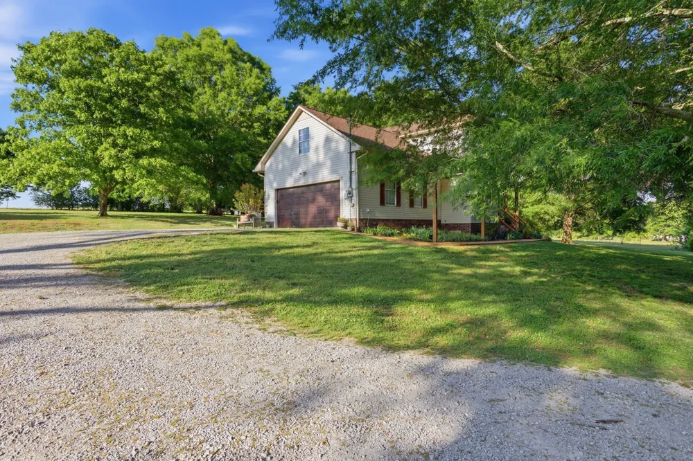 1038 S Cross Bridges Rd Mount Pleasant, TN 38474