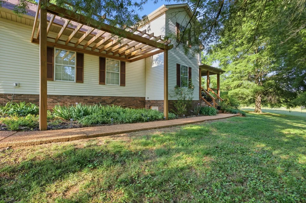 1038 S Cross Bridges Rd Mount Pleasant, TN 38474
