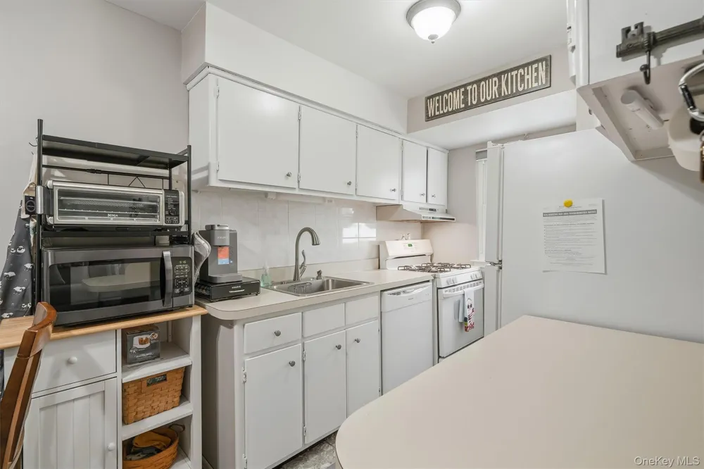 20 Main #13 Garnerville, NY 10923