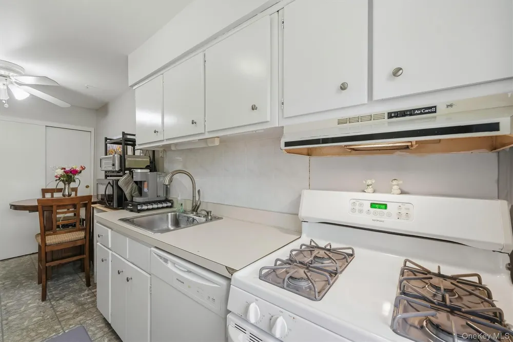 20 Main #13 Garnerville, NY 10923