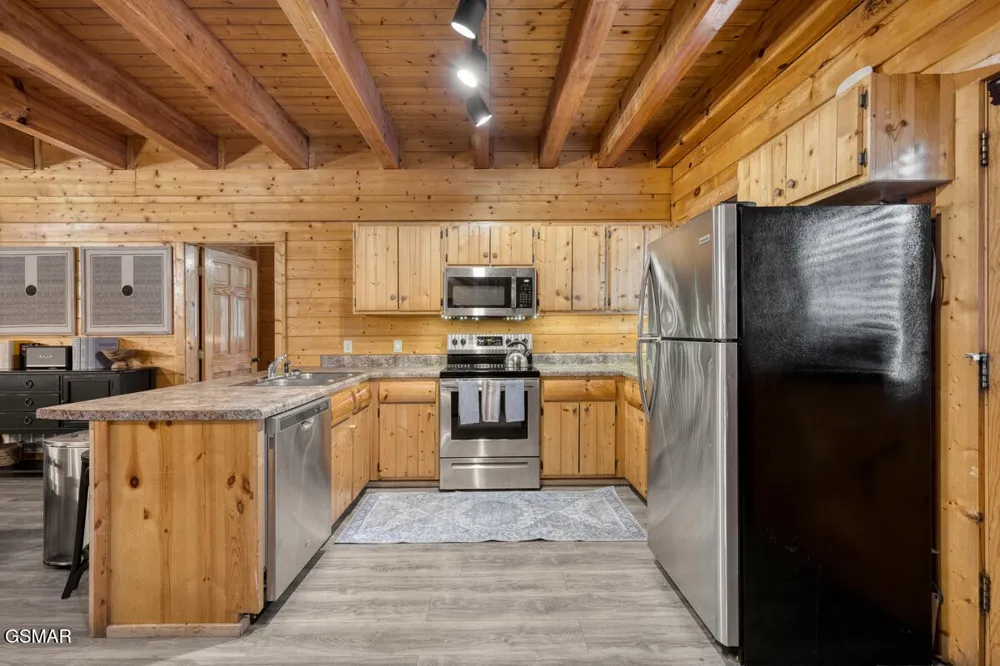 307 Caney Creek Road Pigeon Forge, TN 37863