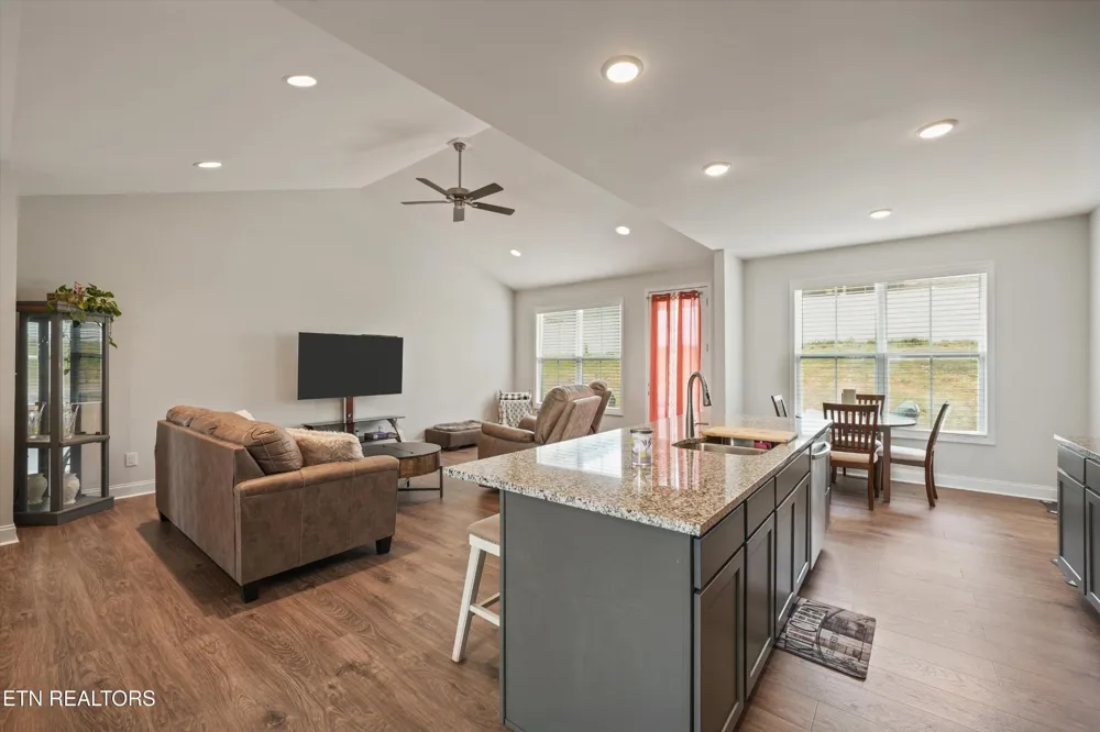 8121 Chapel Hill Lane Knoxville, TN 37938