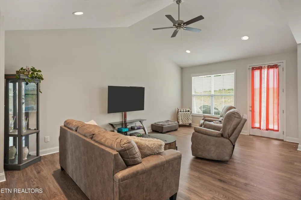 8121 Chapel Hill Lane Knoxville, TN 37938