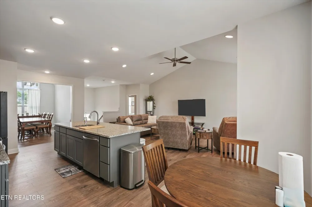 8121 Chapel Hill Lane Knoxville, TN 37938