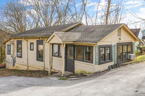 1080 Baker Ave