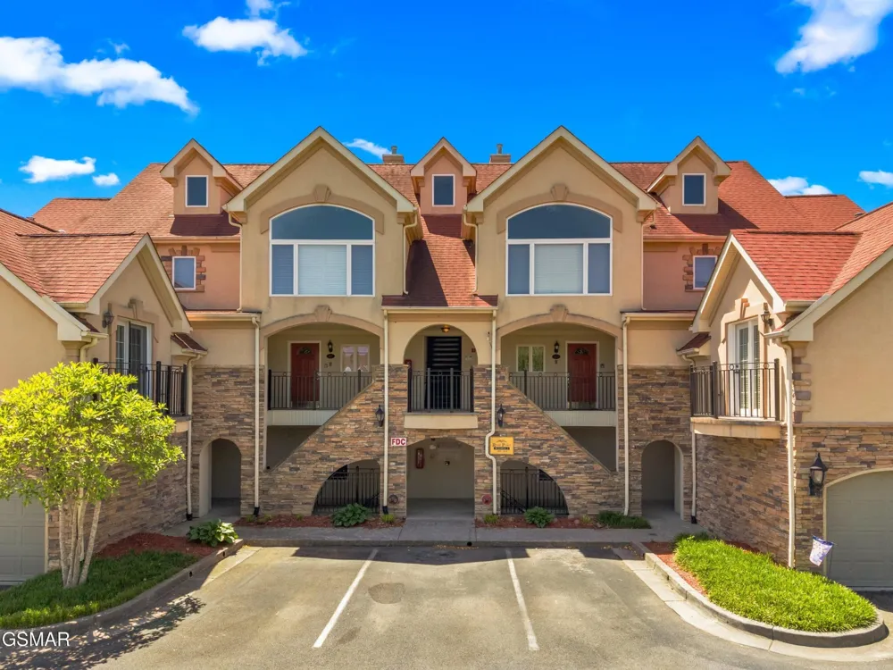 601 River Place Way #UNIT B101 Sevierville, TN 37862