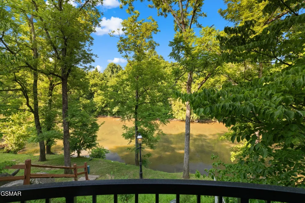 601 River Place Way #UNIT B101 Sevierville, TN 37862