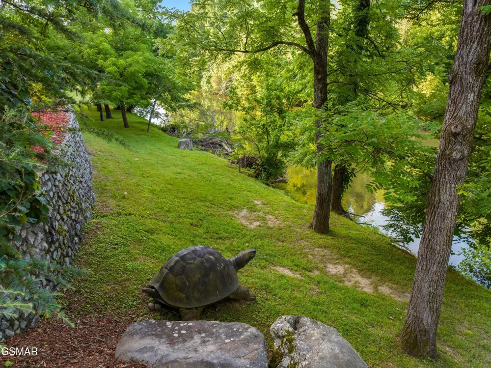 601 River Place Way #UNIT B101 Sevierville, TN 37862