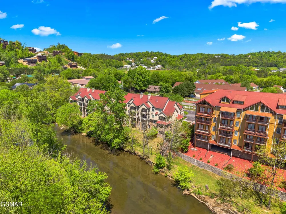 601 River Place Way #UNIT B101 Sevierville, TN 37862
