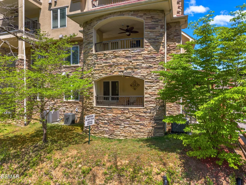 601 River Place Way #UNIT B101 Sevierville, TN 37862