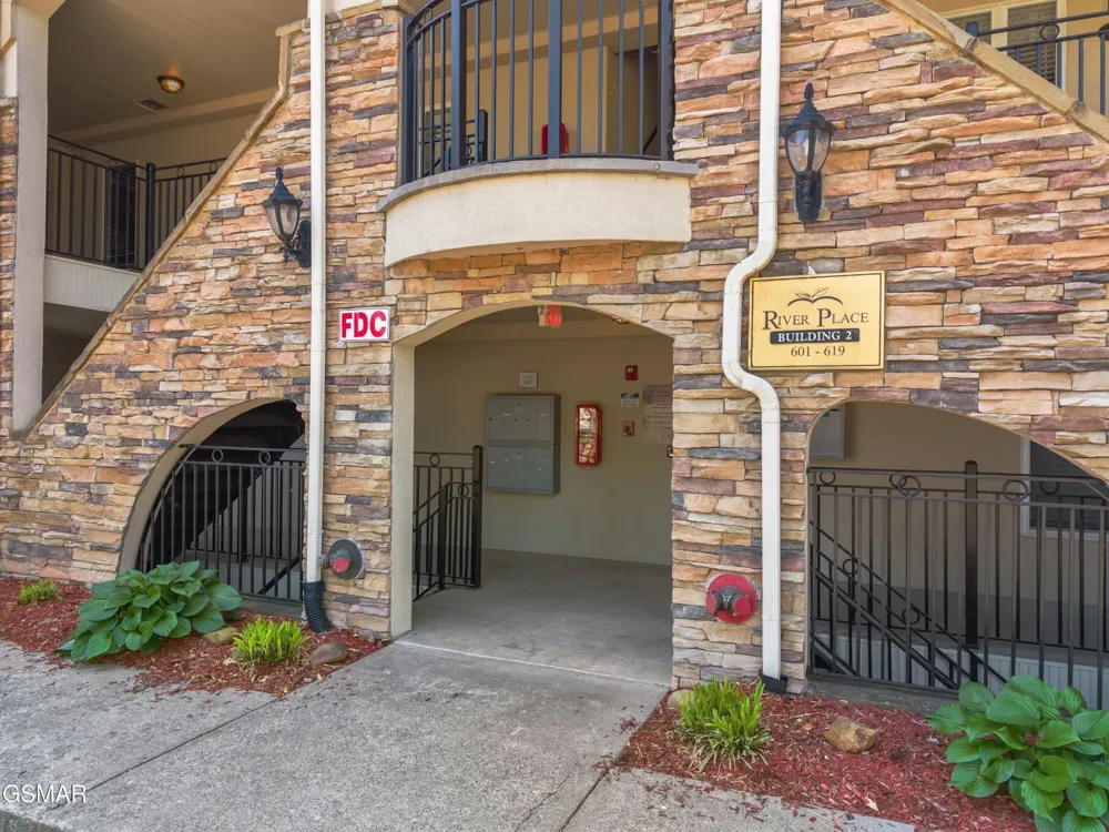 601 River Place Way #UNIT B101 Sevierville, TN 37862