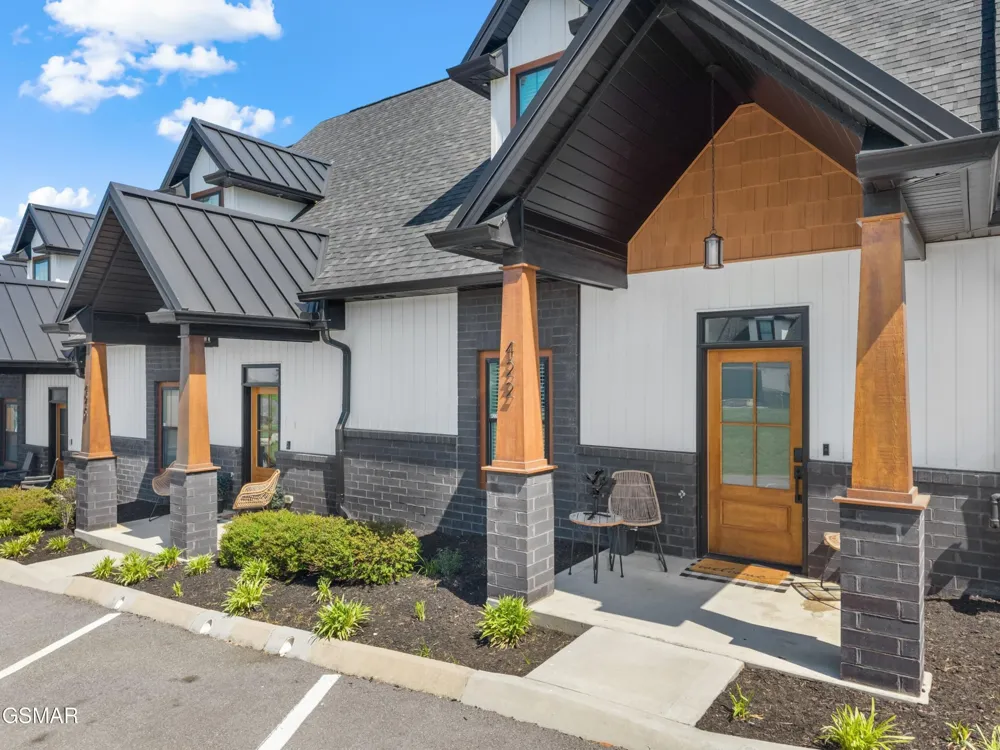 422 Fleeta Williams Way Sevierville, TN 37862