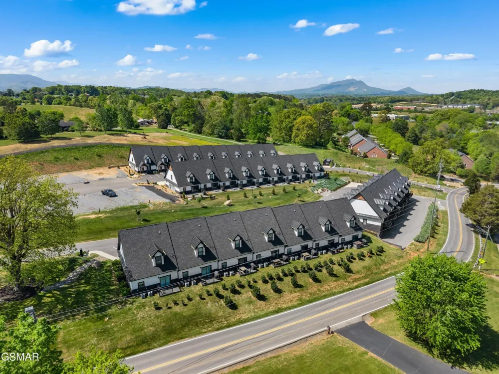 422 Fleeta Williams Way Sevierville, TN 37862