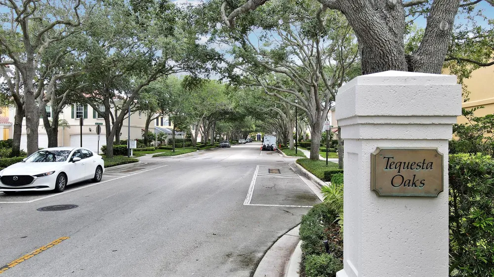 73 Laurel Oaks Circle Jupiter, FL 33469