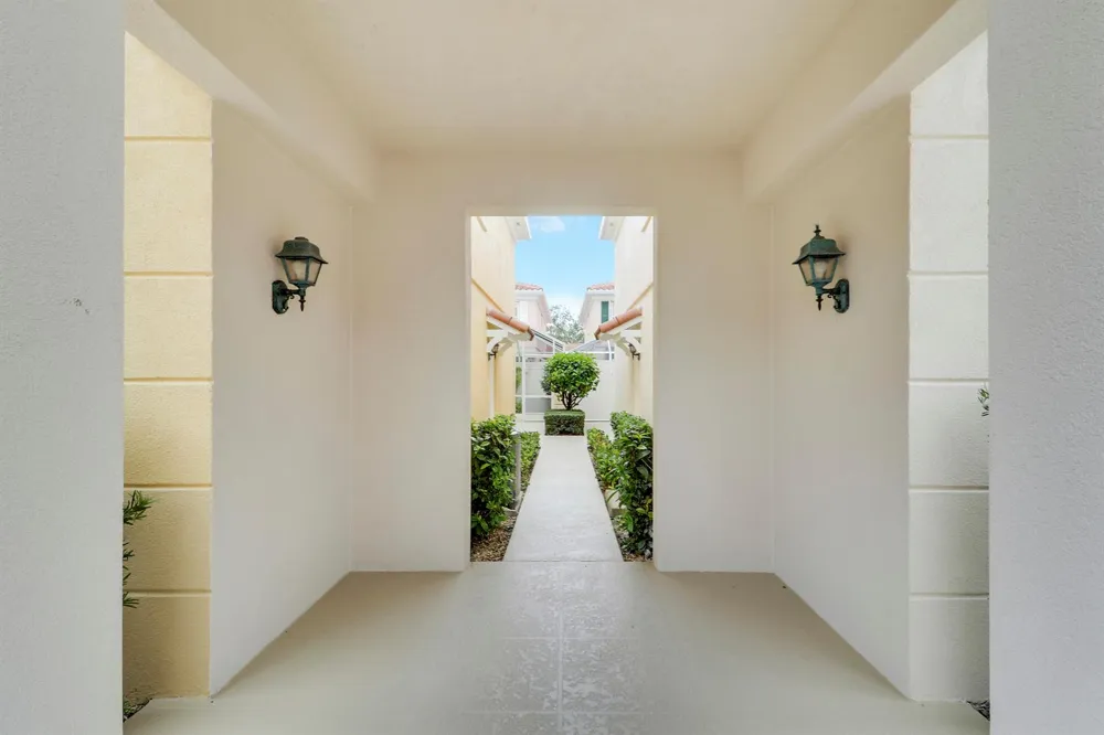 73 Laurel Oaks Circle Jupiter, FL 33469