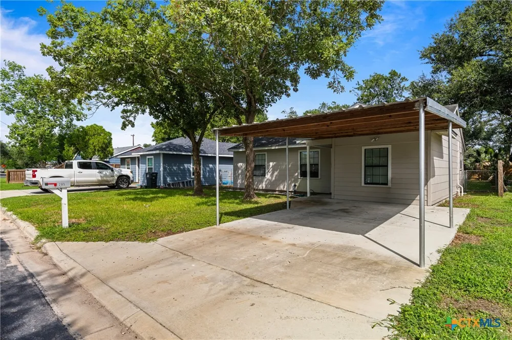 205 Sandra Street Edna, TX 77957