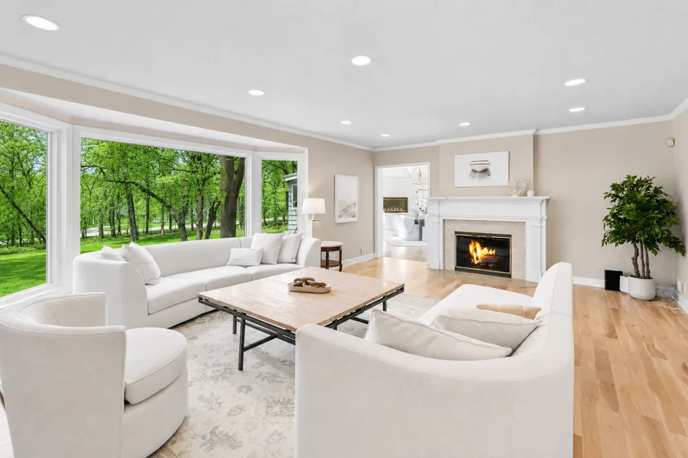 3865 Hillcrest Road Deephaven, MN 55391