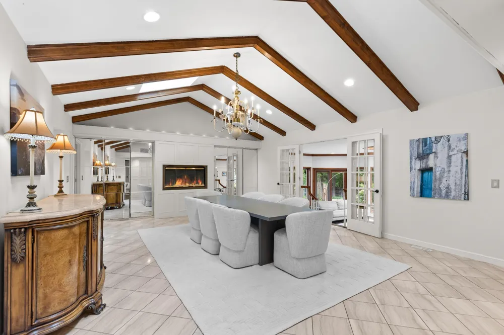3865 Hillcrest Road Deephaven, MN 55391