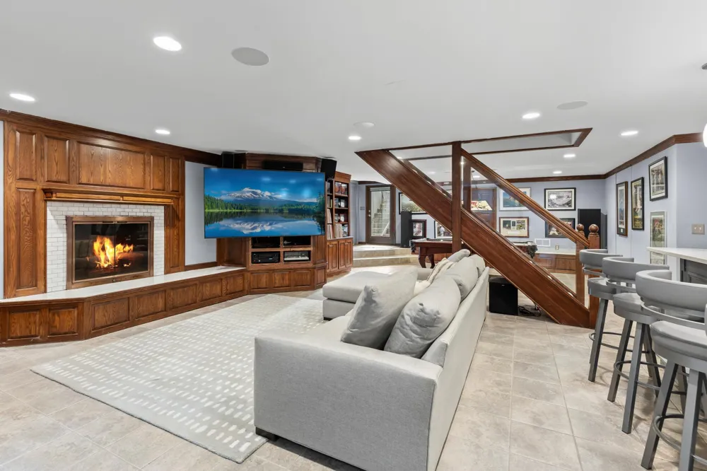 3865 Hillcrest Road Deephaven, MN 55391