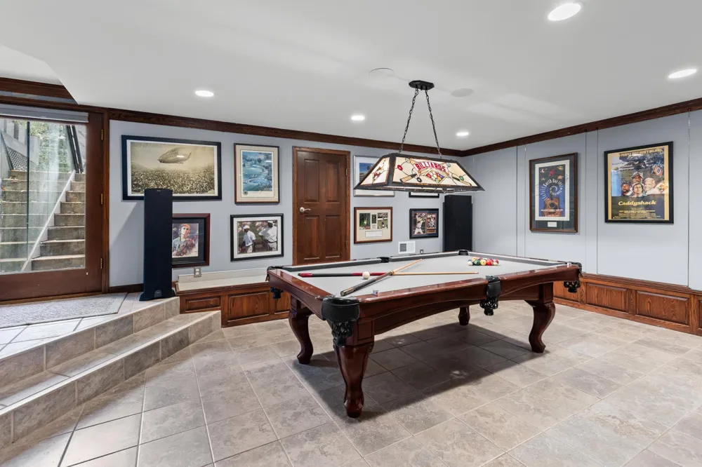 3865 Hillcrest Road Deephaven, MN 55391