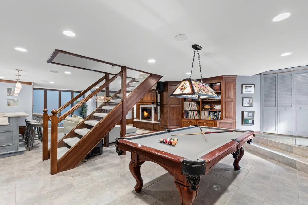 3865 Hillcrest Road Deephaven, MN 55391