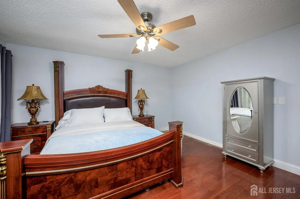 136 Woodmere Drive Parlin, NJ 08859