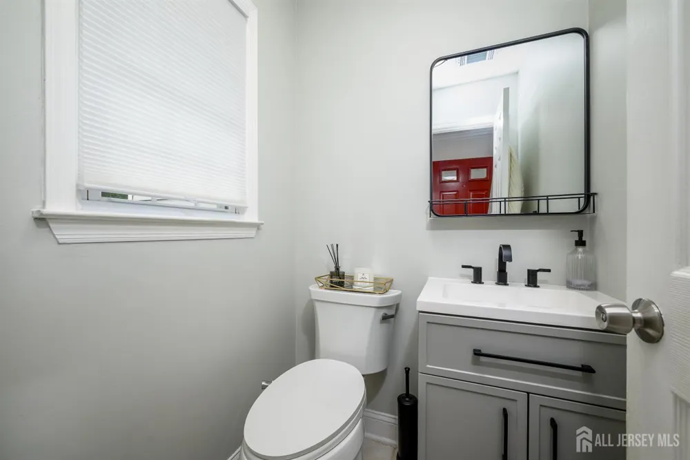 136 Woodmere Drive Parlin, NJ 08859
