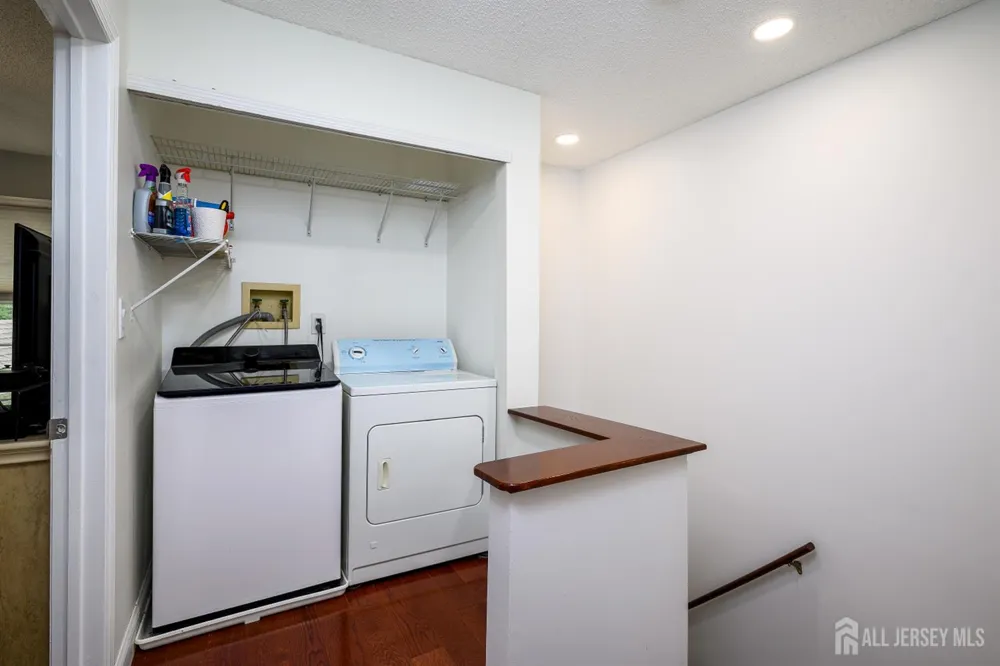 136 Woodmere Drive Parlin, NJ 08859
