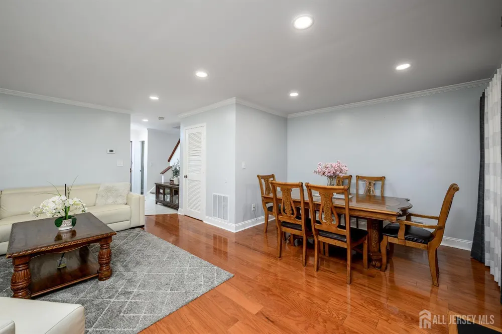136 Woodmere Drive Parlin, NJ 08859