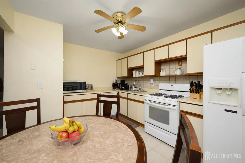 136 Woodmere Drive Parlin, NJ 08859